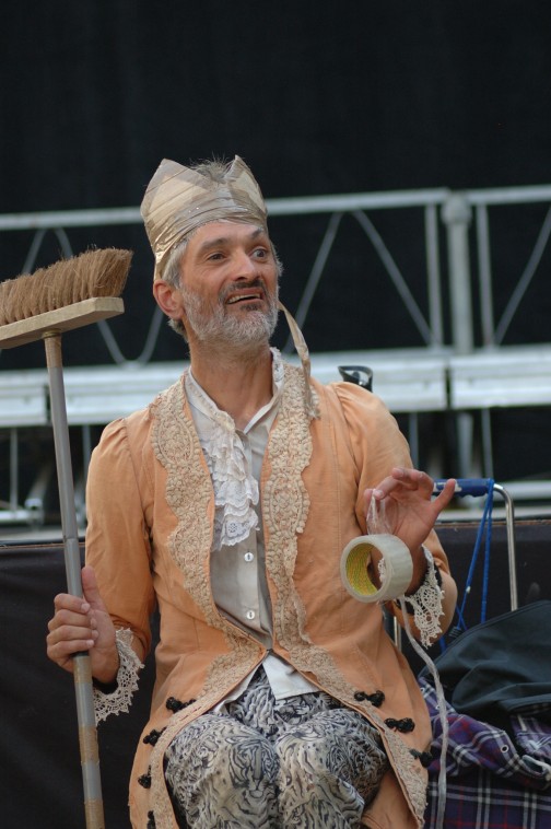 fstival Fest' Arts de Libourne début août " un roi des fous" ©cliché non libre de droit